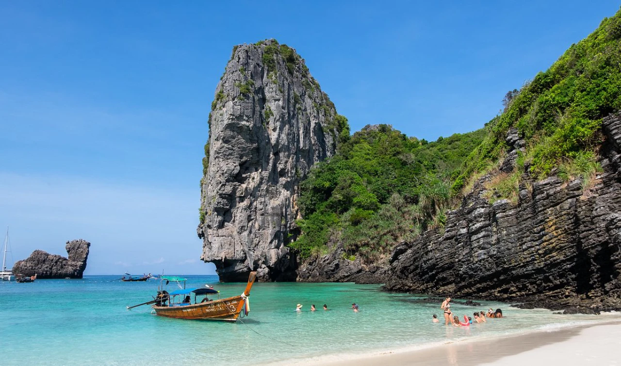 กรุงเทพ - เชียงใหม่ - ภูเก็ต