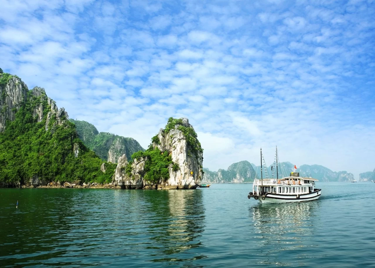 5 Days Tour Package - Vietnam Hanoi – Halong Bay - Phu Quoc