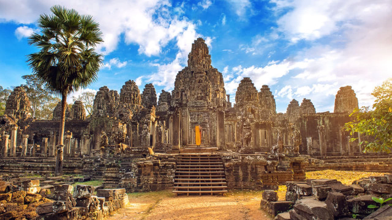 4 Days Tour Package - Cambodia Phnom Penh - Siem Reap - Angkor Wat