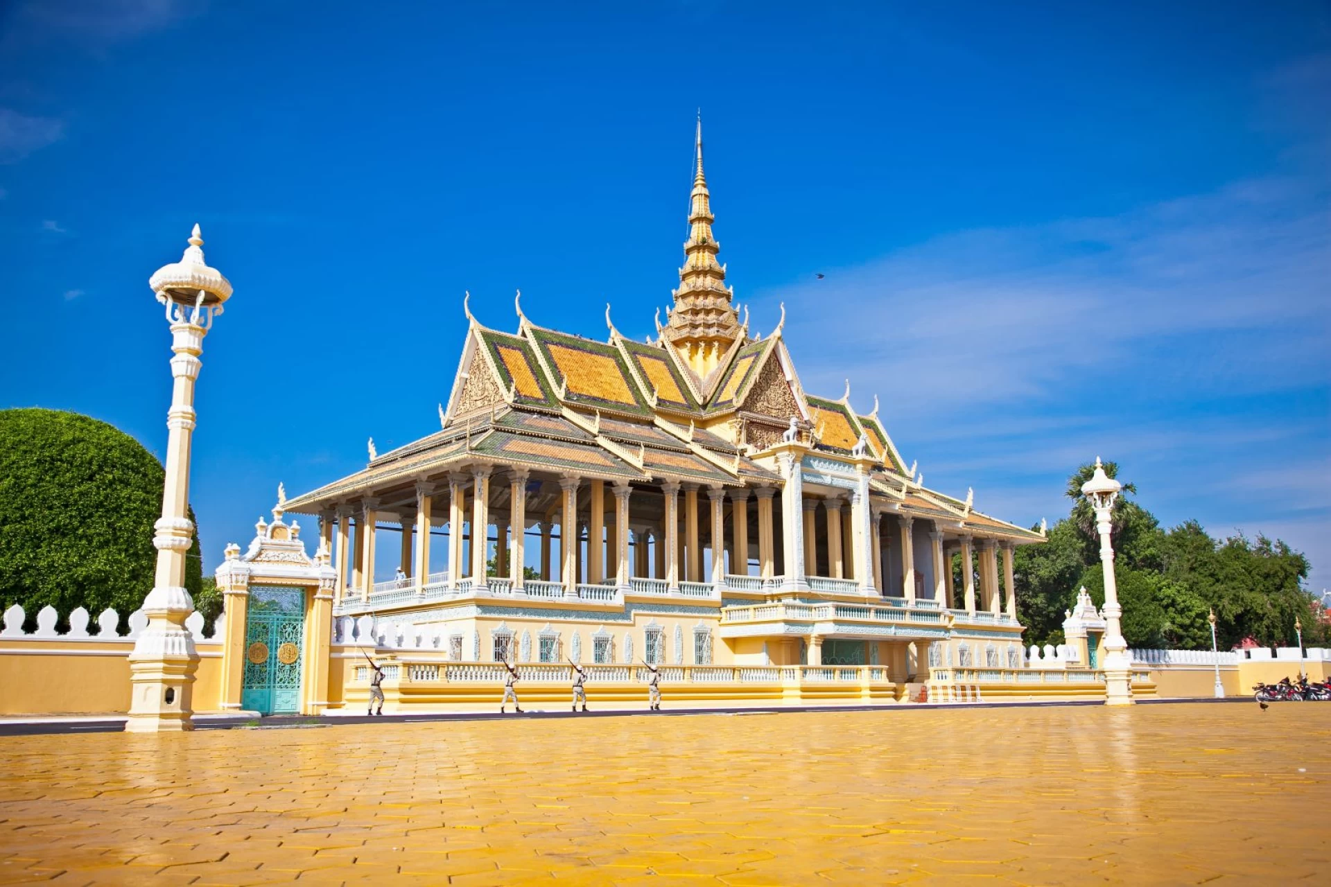 7 Days Tour Package - Cambodia Phnom Penh - Sihanoukville - Siem Reap - Angkor Wat