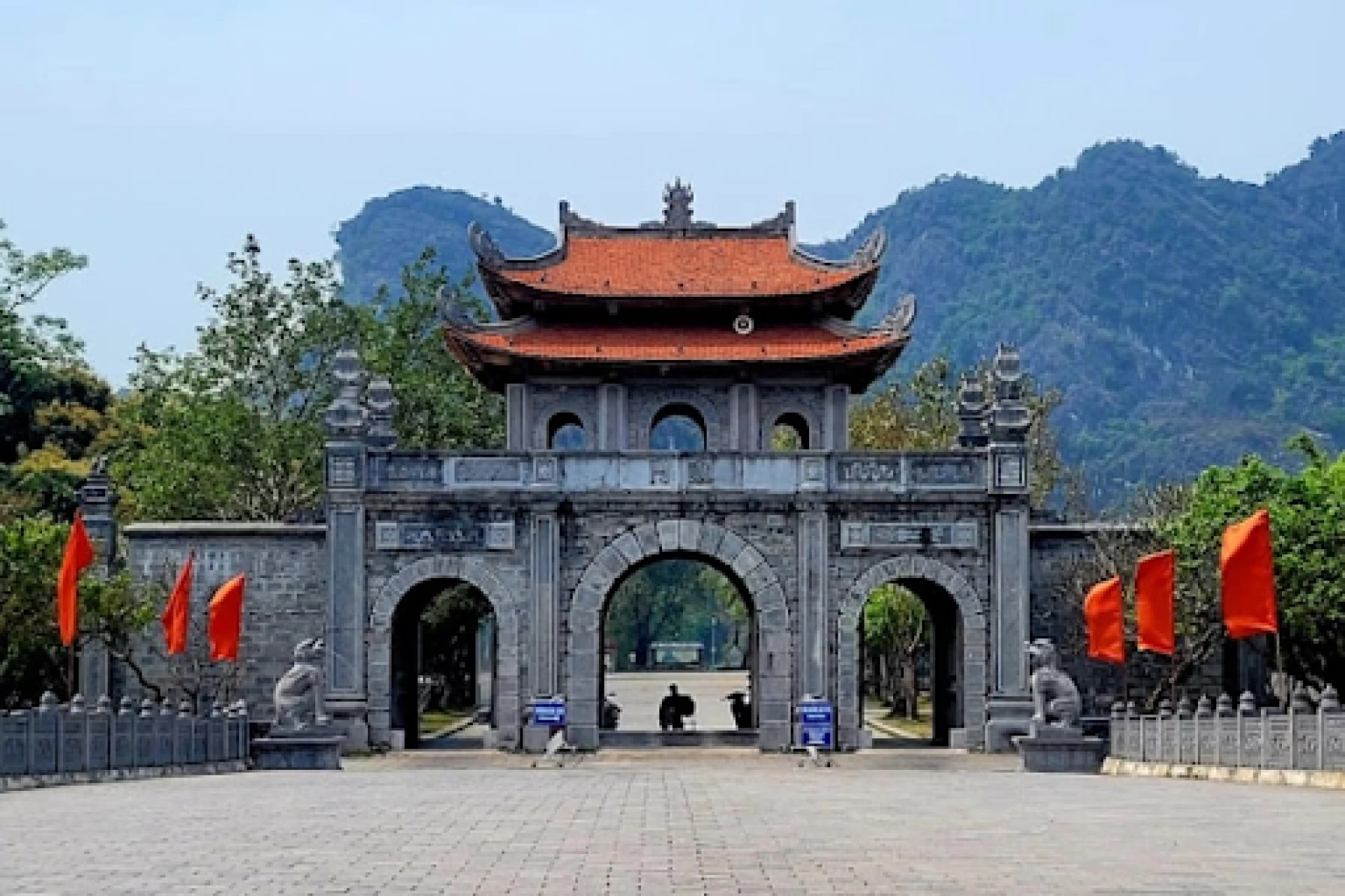 10 Days Tour Package - Vietnam Hanoi - Ninh Binh - Halong Bay - Danang - Bana Hill - Ho Chi Minh