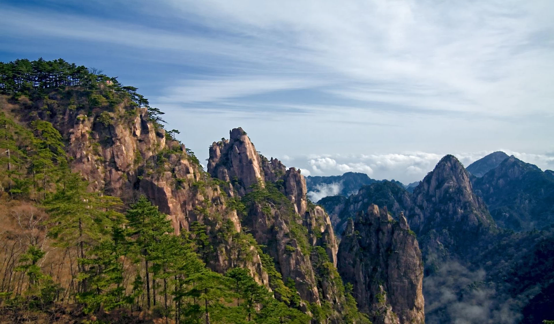 Land Tour Hoàng Sơn 5 ngày 4 đêm: Trải nghiệm sơn thủy hữu tình và cổ trấn nghìn năm lịch sử