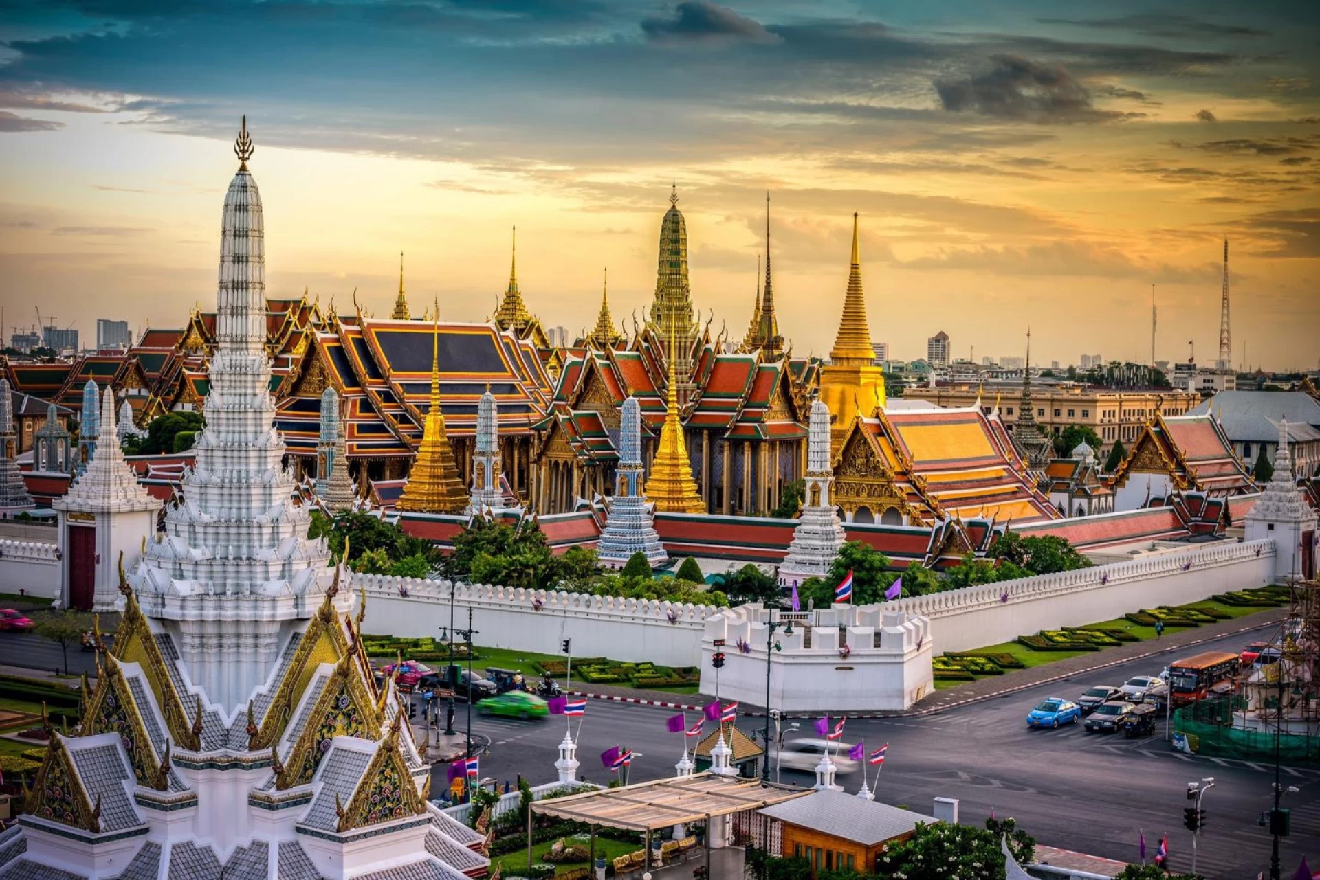 Land Tour Bangkok – Pattaya 5N4Đ: Khám phá xứ Chùa Vàng từ chùa cổ linh thiêng đến phố đêm rực rỡ